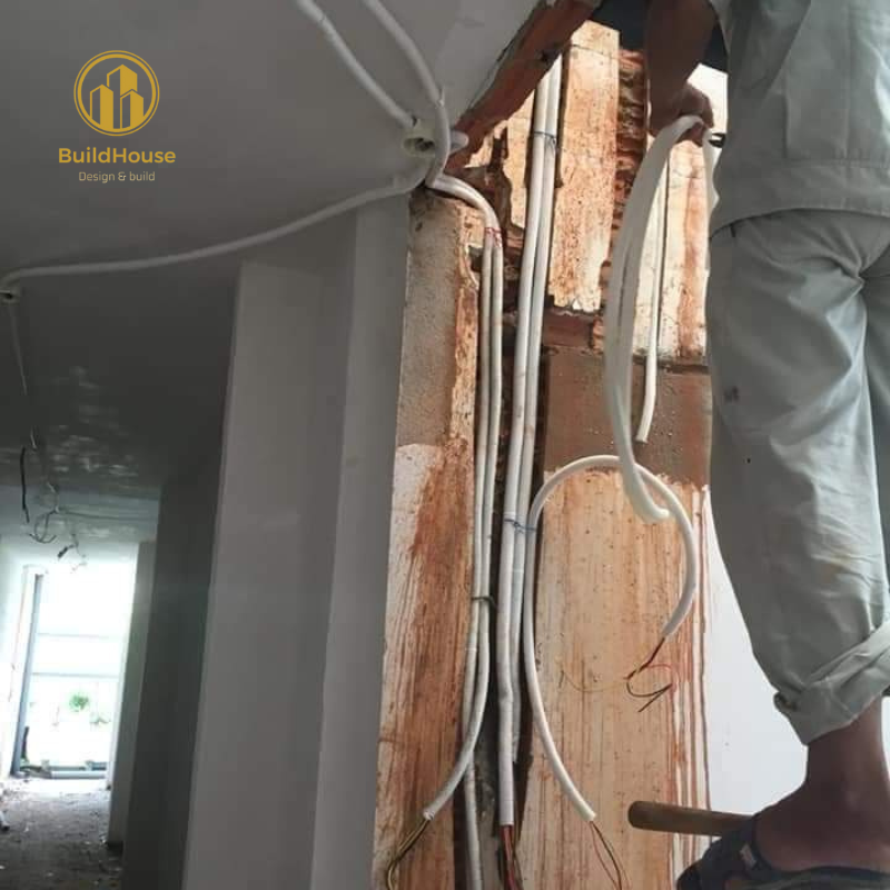 Thi công hệ thống cấp nước cho các tòa nhà cao tầng đòi hỏi sự kỹ lưỡng và chuyên nghiệp để đảm bảo nước được phân phối hiệu quả và ổn định. 