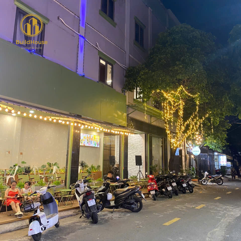 Bảng Báo Giá Chi Tiết Các Loại Đèn LED Treo Trên Cây