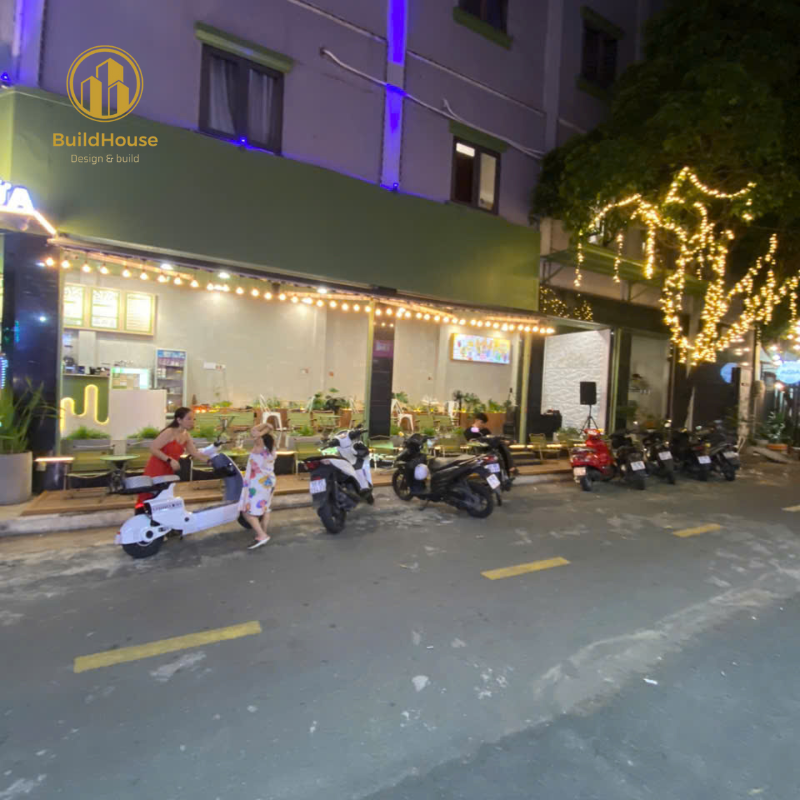 Bảng Báo Giá Chi Tiết Các Loại Đèn LED Treo Trên Cây