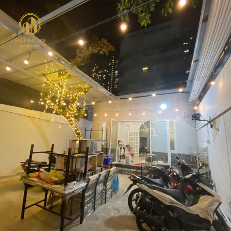 Bảng Báo Giá Chi Tiết Các Loại Đèn LED Treo Trên Cây